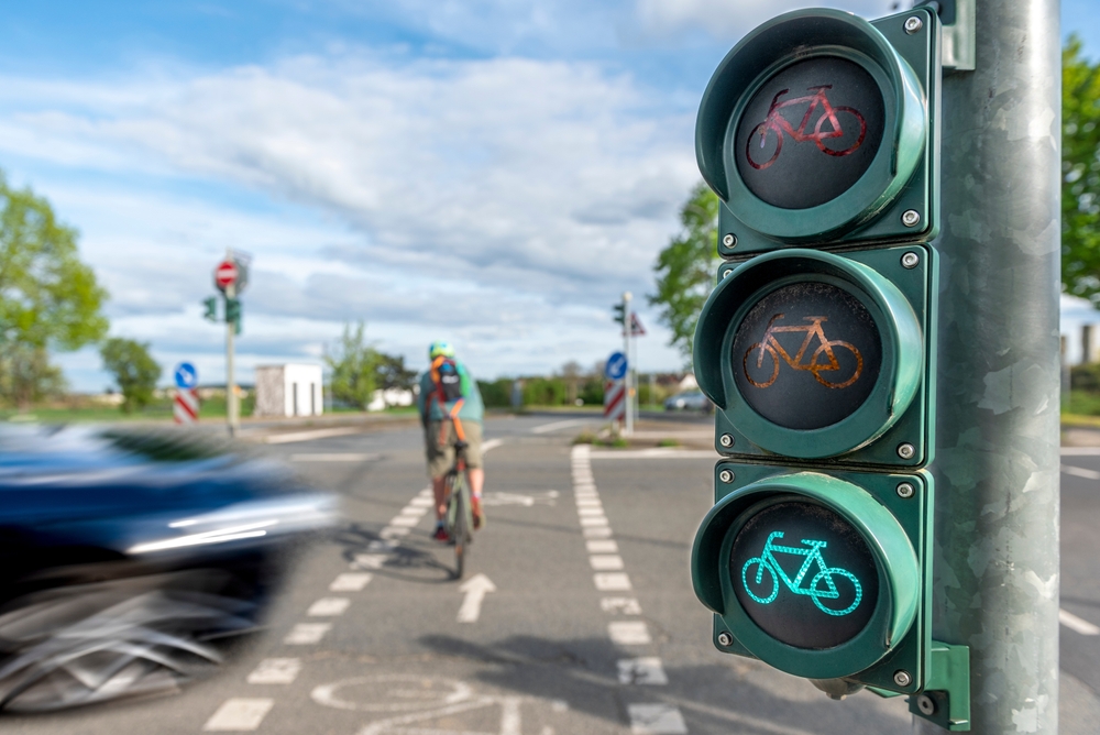 Near crash between cyclist and car ignoring bike lane