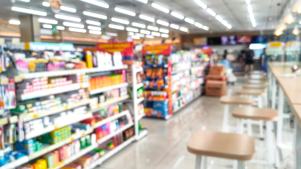 Out-of-focus image of a grocery store aisle